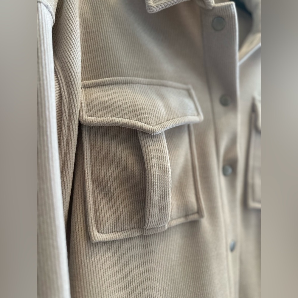 Forever 21 Women's Corduroy Butt on-Front Shacket in Beige Size XSmall - Picture 11 of 11